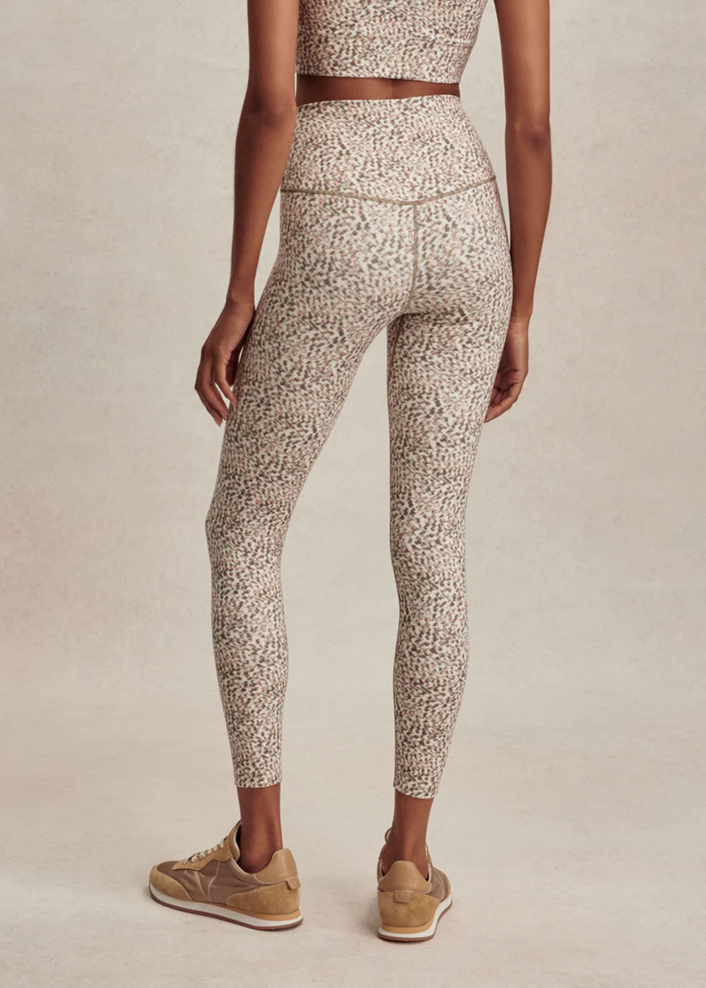 FreeSoft High-Rise Legging 25" in Ivory Abstract Feather