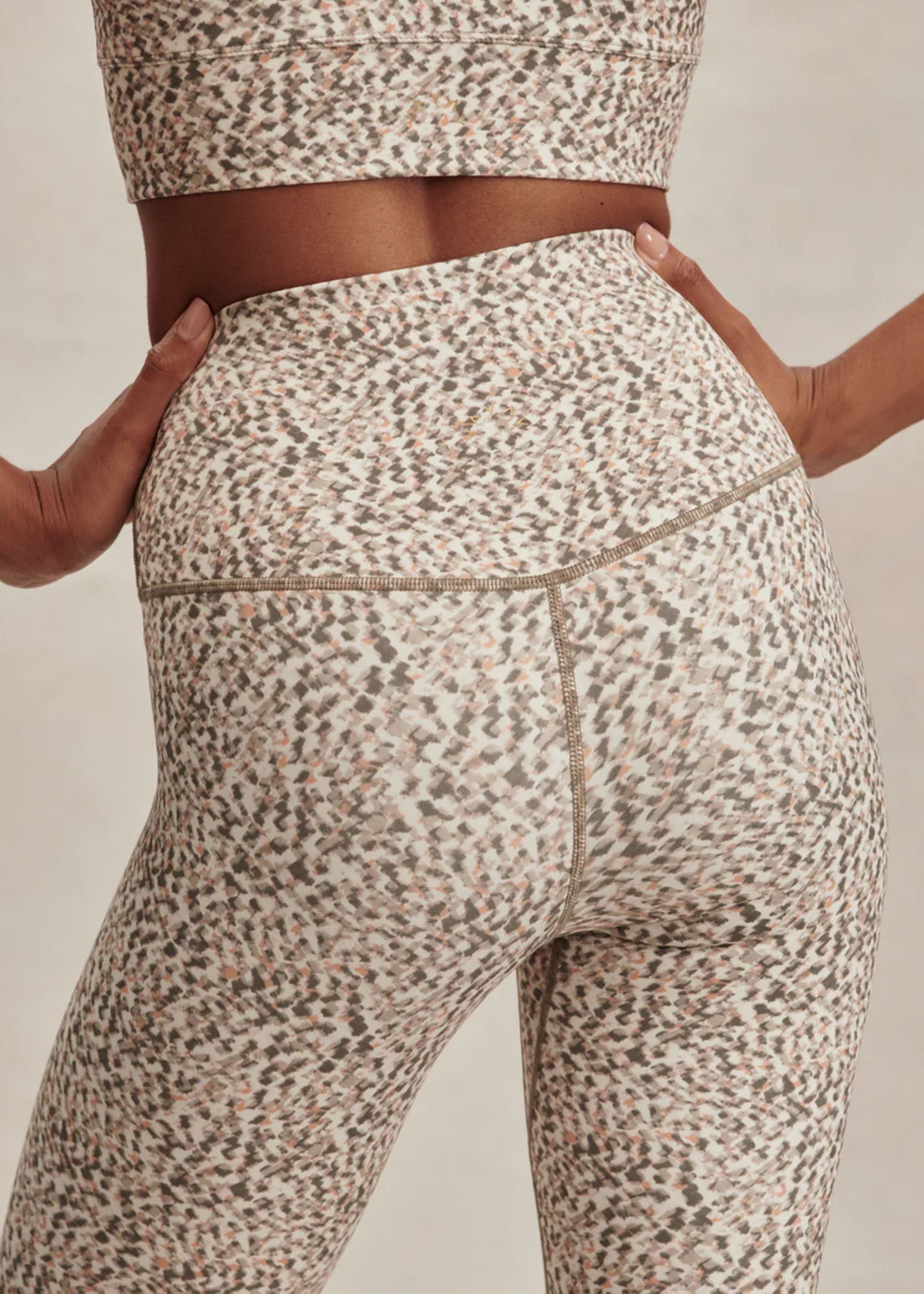 FreeSoft High-Rise Legging 25" in Ivory Abstract Feather