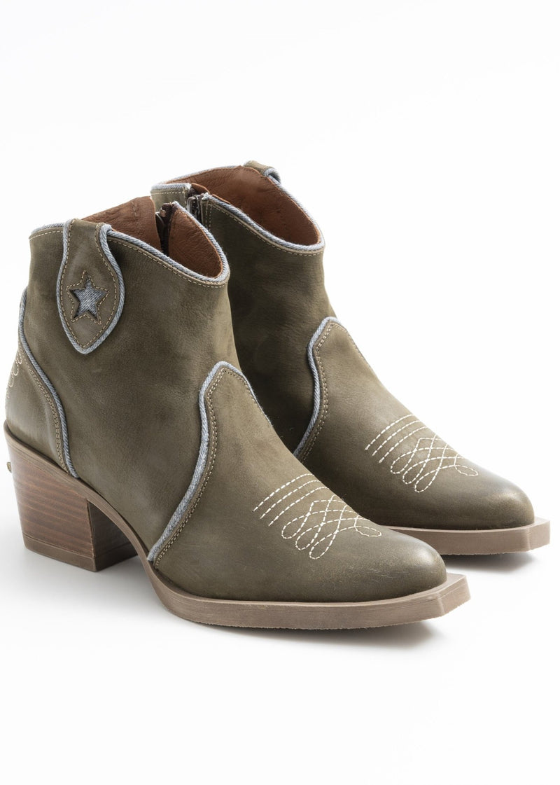 Nemonic Atlanta Sueder Ankle Boots in Khaki